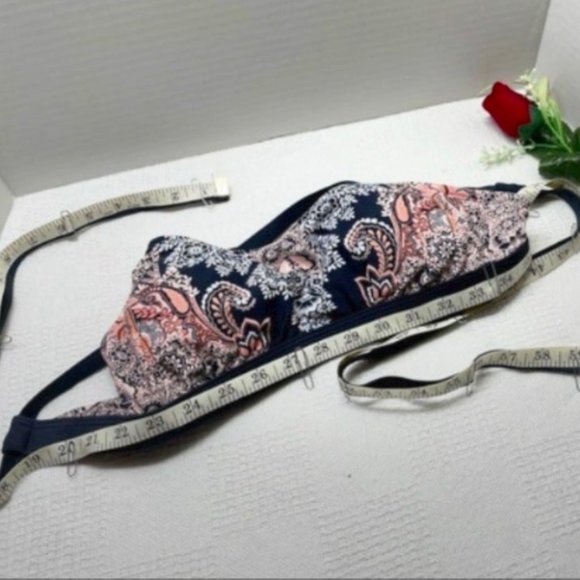 A set of a two different colors of bikinis - Picture 2 of 6